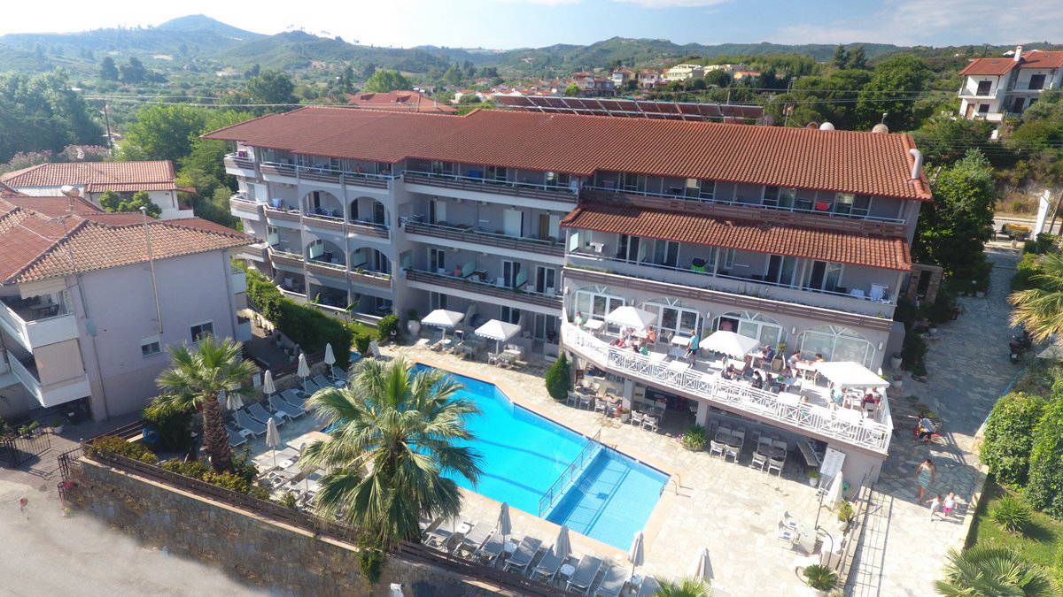 4* Hotel Tropical - Χανιώτη, Χαλκιδική ✦ 2 Ημέρες (1 Διανυκτέρευση) ✦ 2 άτομα + 1 παιδί έως 2 ετών ✦ 20 ✦ 22/05/2026 έως 30/09/2026 ✦ Κοντά στην παραλία!
