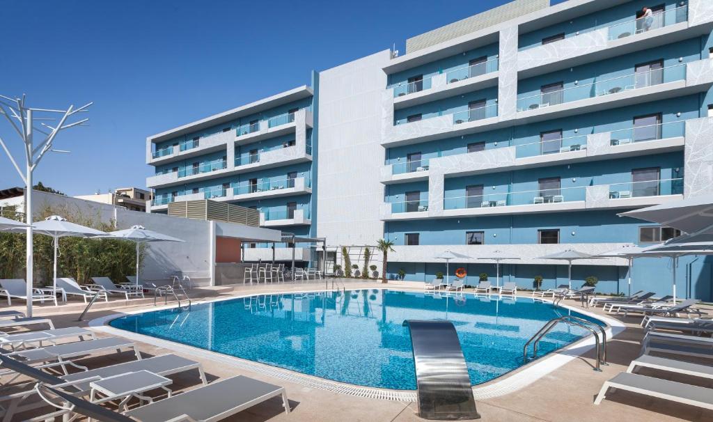 4* Blue Lagoon City Hotel - Κως Πόλη ✦ -10% ✦ 2 Ημέρες (1 Διανυκτέρευση) ✦ 2 άτομα + 2 παιδιά 1 έως 11 ετών και 1 έως 1 έτους ✦ 2 ✦ έως 31/10/2026 ✦ Επιλέξτε 3 διανυκτερεύσεις και πληρώστε τις 2!Στο κέντρο της πόλης!!