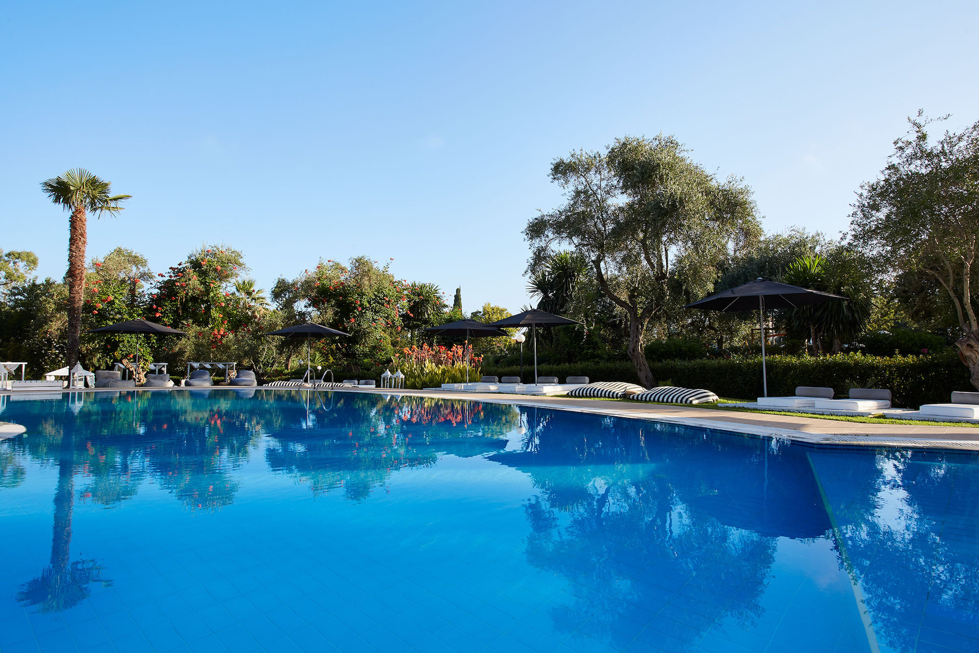 4* Mr & Mrs White Corfu - Αχαράβη, Κέρκυρα ✦ -25% ✦ 2 Ημέρες (1 Διανυκτέρευση) ✦ 2 άτομα ✦ 2 ✦ 17/05/2026 έως 16/10/2026 ✦ Επιλέξτε 4 διανυκτερεύσεις και πληρώστε μόνο τις 3!