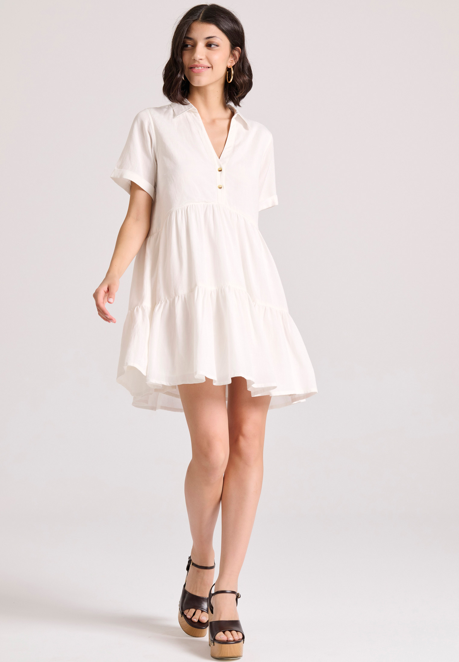 Μίνι linen blend σεμιζιέ φόρεμα με βολάν – €29.99 | FunkyBuddha