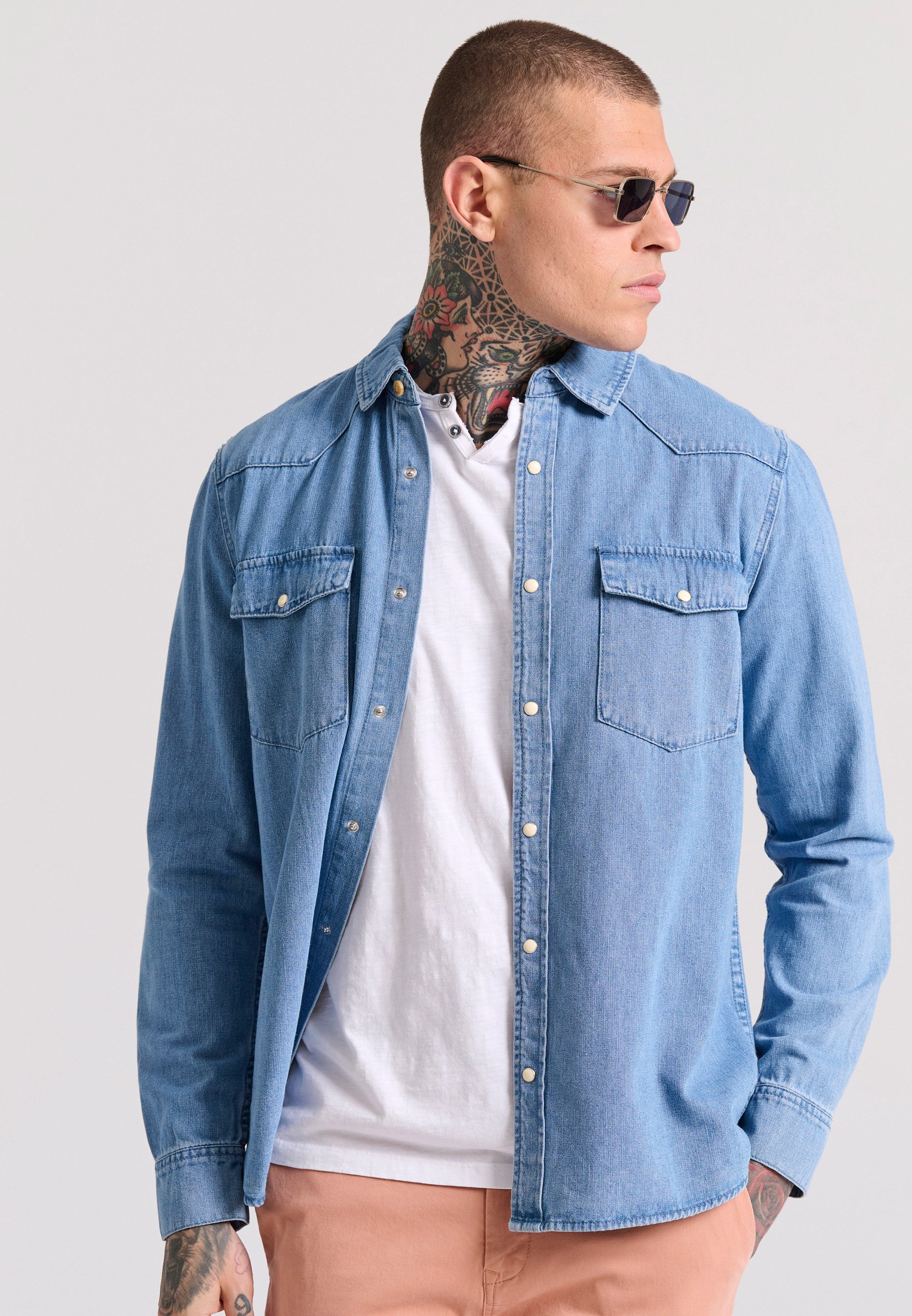 Oversized τζιν πουκάμισο με τσέπες – €44.99 | FunkyBuddha