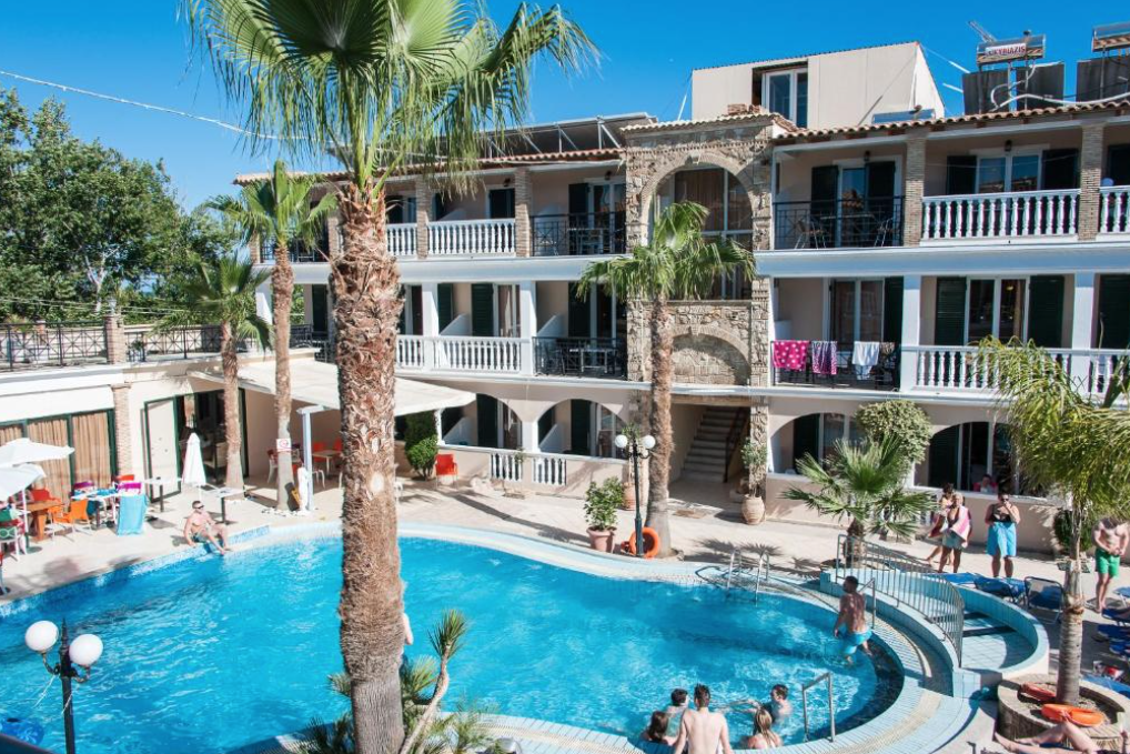 Zante Plaza Hotel & Apartments – Λαγανάς, Ζάκυνθος ✦ -25% ✦ 4 Ημέρες (3 Διανυκτερεύσεις) ✦ 2 άτομα + 1 παιδί έως 12 ετών ✦ 12 ✦ 27/07/2026 έως 31/08/2026 ✦ Κοντά στην παραλία! – €481 | Ekdromi.gr