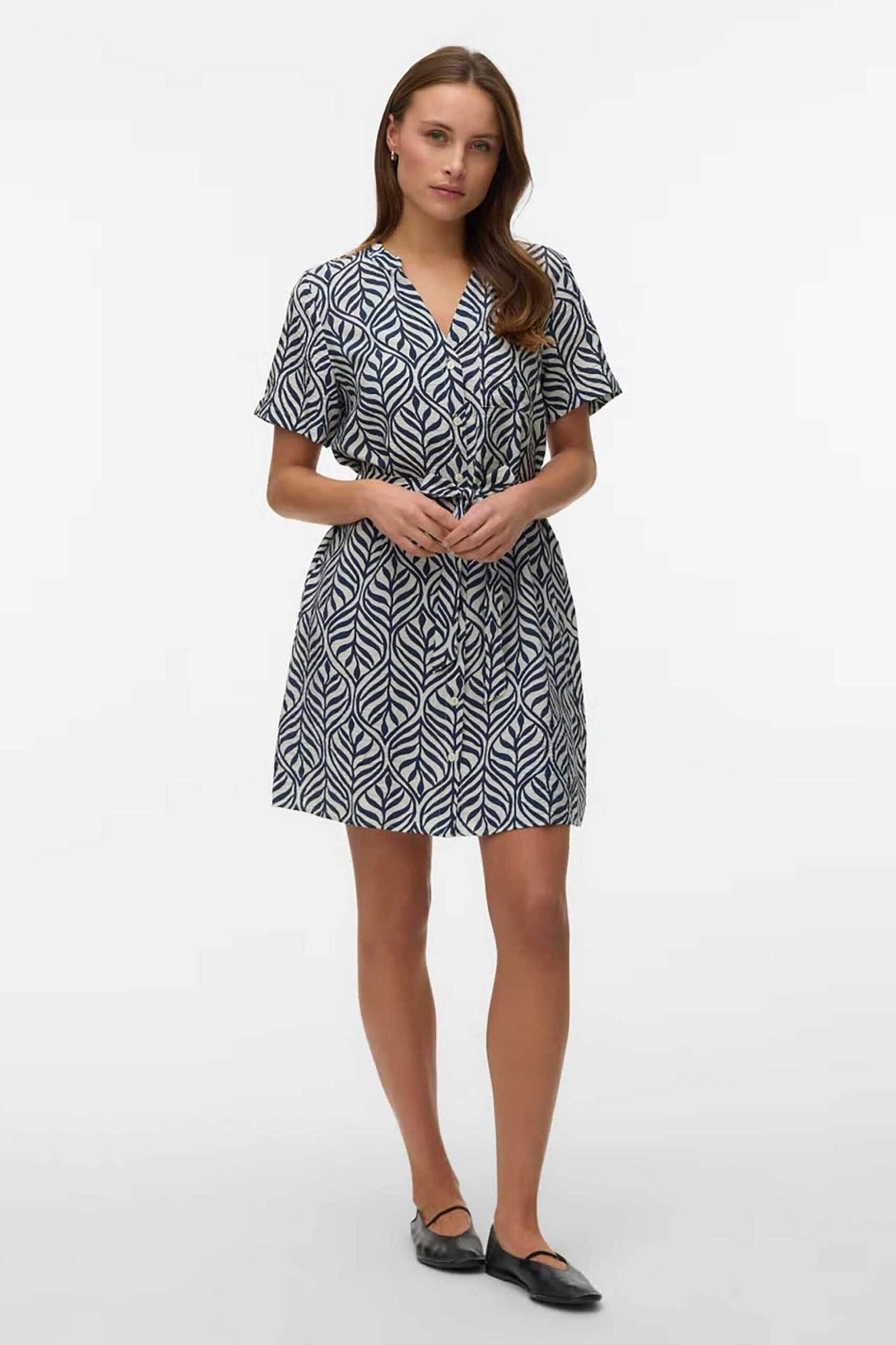 Vero Moda γυναικείο mini φόρεμα σεμιζιέ με all-over print Regular Fit - 10341592 Ασπρόμαυρο