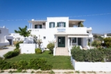 Sahara Beach Apartments – Καστράκι, Νάξος ✦ 2 Ημέρες (1 Διανυκτέρευση) ✦ 2 άτομα + 1 παιδί έως και 3 ετών ✦ 1 ✦ έως 31/10/2026 ✦ Κοντά στην παραλία! – €35.40 | Ekdromi.gr
